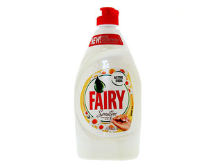 Trauku mazgāšanas līdzeklis Fairy Senstive Camomile & Vitamine E, 450 ml