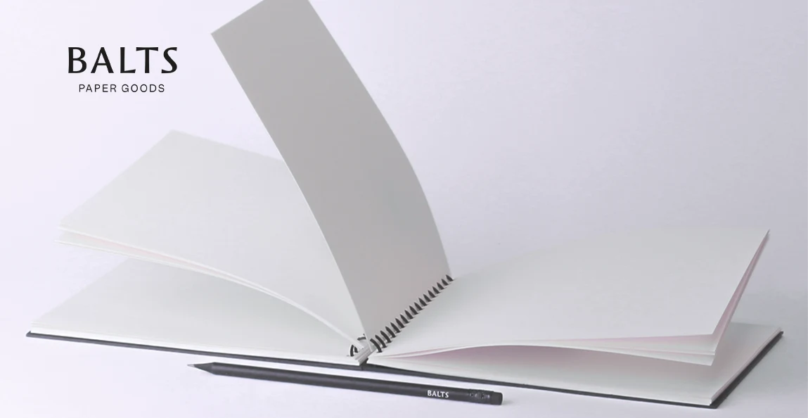 Iegādājies Sketch kolekcijas produktus un saņem bezmaksas personalizāciju ar klišeju vai iniciāļ