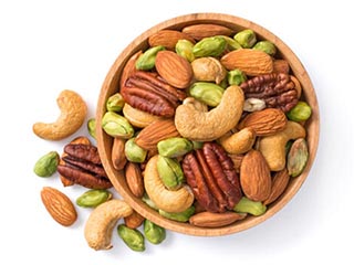 Uzkodas, rieksti un žāvēti augļi