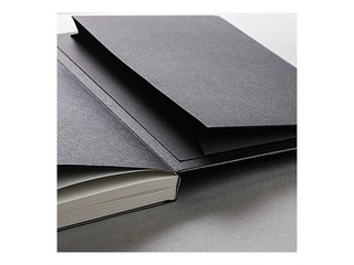 Piezīmju klade Hard, rūtiņu, A5, melna ar melnu gumiju