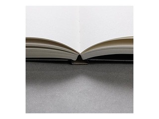 Piezīmju klade Hard, rūtiņu, A5, melna ar melnu gumiju