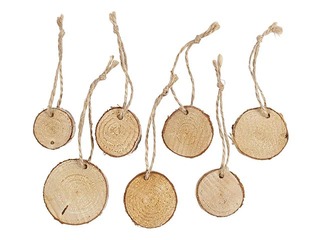 Wooden disc with hole for cord, 7 pcs.