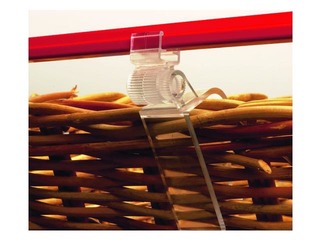 Klamber raamide paigaldamiseks riiulitele ja kastidele