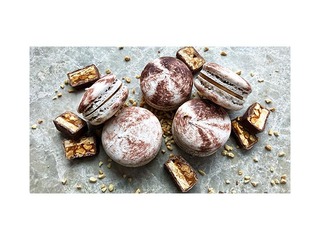 Macaroons Snikers, Sala, 6 pcs.