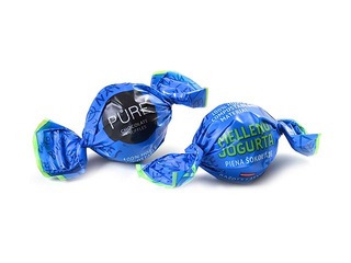 Piena šokolādes trifeles Pure Chocolate ar melleņu jogurta pildījumu, 1kg