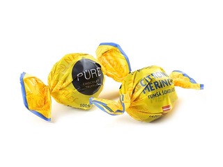 Tumšās šokolādes trifeles Pure Chocolate ar kraukšķīgu citronu meringas pildījumu, 1kg