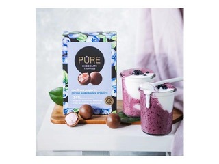 Трюфели из молочного шоколада Pure Chocolate с начинкой из чернично-йогуртового крема, 148г