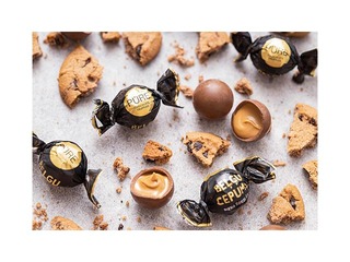 Piena šokolādes trifeles Pure Chocolate ar beļģu cepumu krēma pildījumu, 1kg