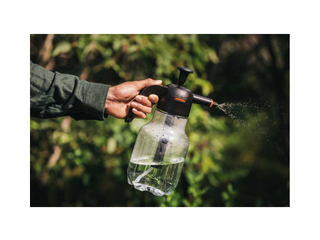 Spiediena smidzinātājs Fiskars, ar pumpi, melns, oranžs, 1.8l