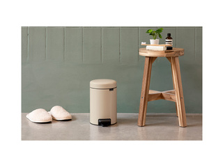 Ведро для мусора с педалью Brabantia, NewIcon, нежно-бежевое, 5л