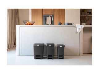 Atkritumu tvertne ar pedāli StepUp, tumši pelēka, 16l