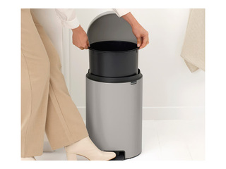 Atkritumu tvertne ar pedāli Brabantia, NewIcon, gaiši pelēka, 20l