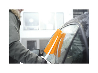 Sniega birste ar skrāpi Fiskars, Snowxpert, silikona, 67cm