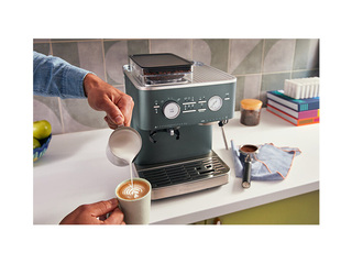 Kafijas automāts KitchenAid ar kafijas dzirnaviņām, khaki
