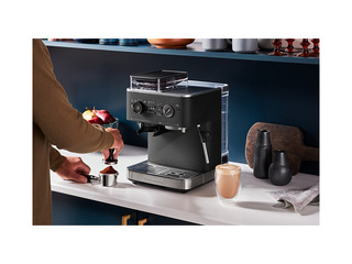Kafijas automāts KitchenAid ar kafijas dzirnaviņām, čuguna melns