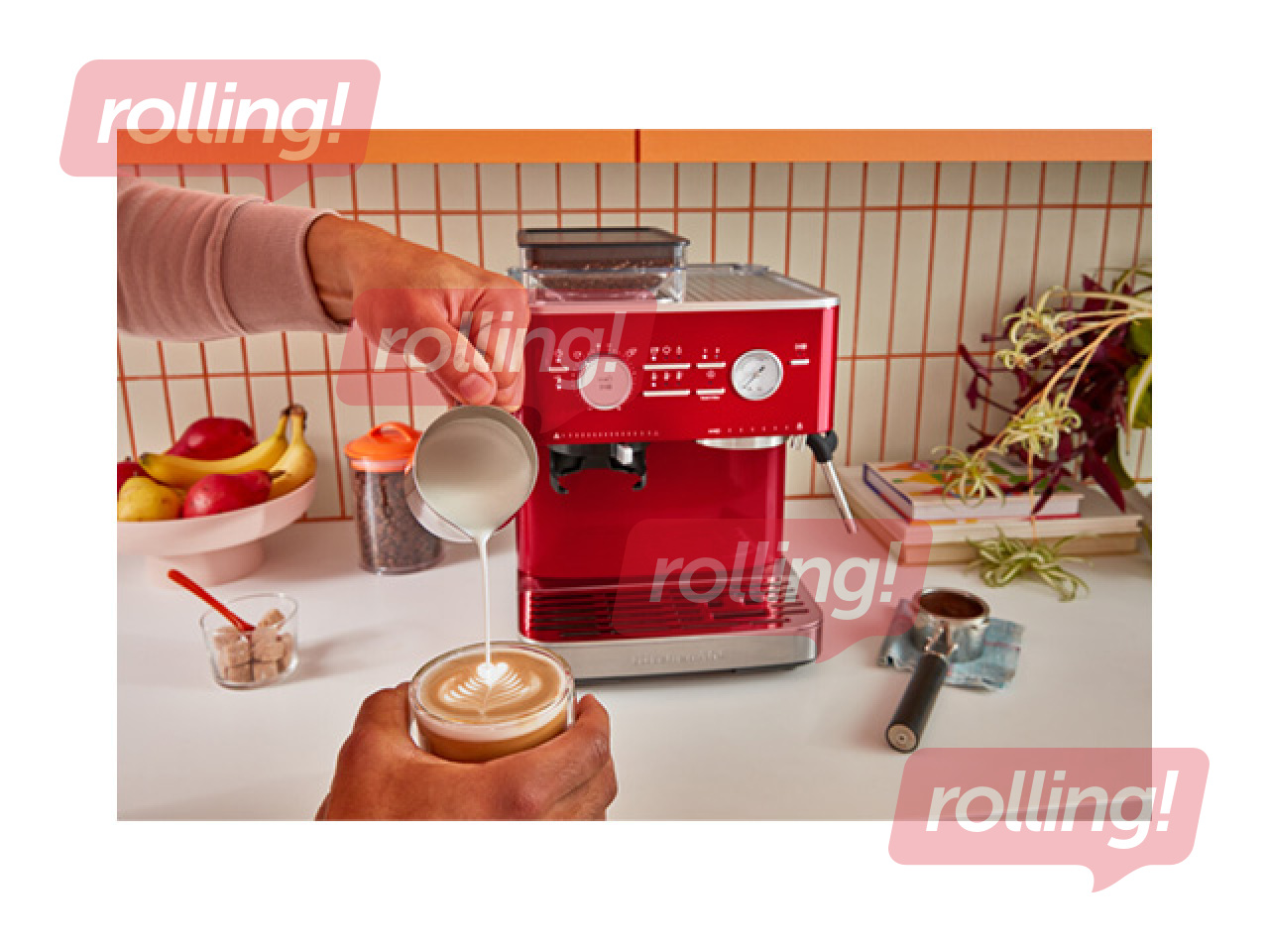 Kafijas automāts KitchenAid ar kafijas dzirnaviņām, sarkans