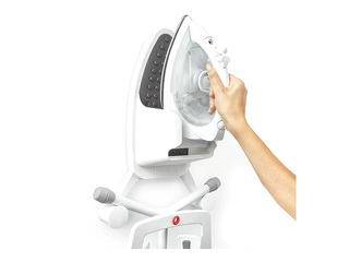 Gludināmā dēļa un gludekļa turētājs Rayen, ar silikonu, balts