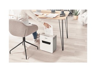 Paper shredder Leitz IQ Protect Premium Paper Shredder 6X, P4 + GIFT! Buy paper shredder and receiv
