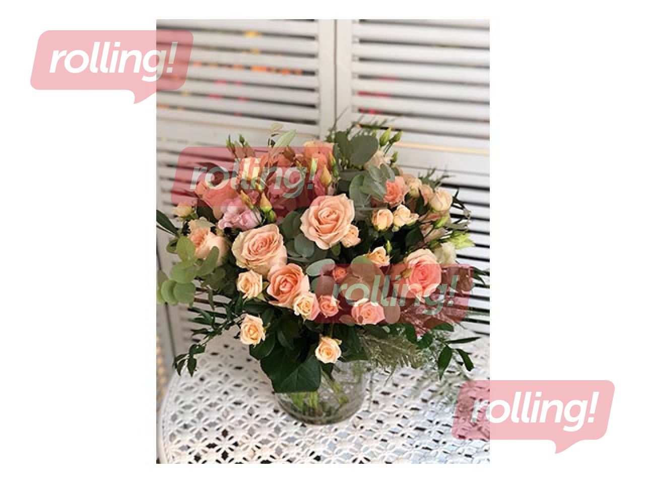 Bouquet of 2-3 types of roses and lysanthes (about 40 cm in diameter)