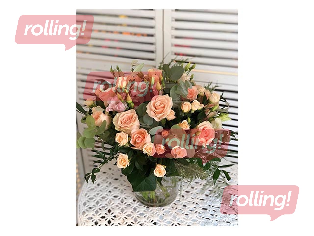 Ziedu pušķis veidots no 2-3 veidu rozēm un lizantēm (diametrā apm. 40 cm)