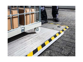 Grīdas marķēšanas līmlente Duraline®,  50 mm x 15m, melni dzeltena